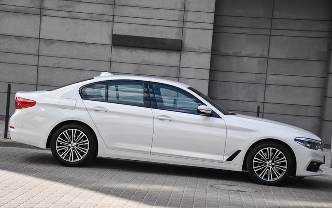 BMW Seria 5 cena 143900 przebieg: 130000, rok produkcji 2019 z Rumia małe 742